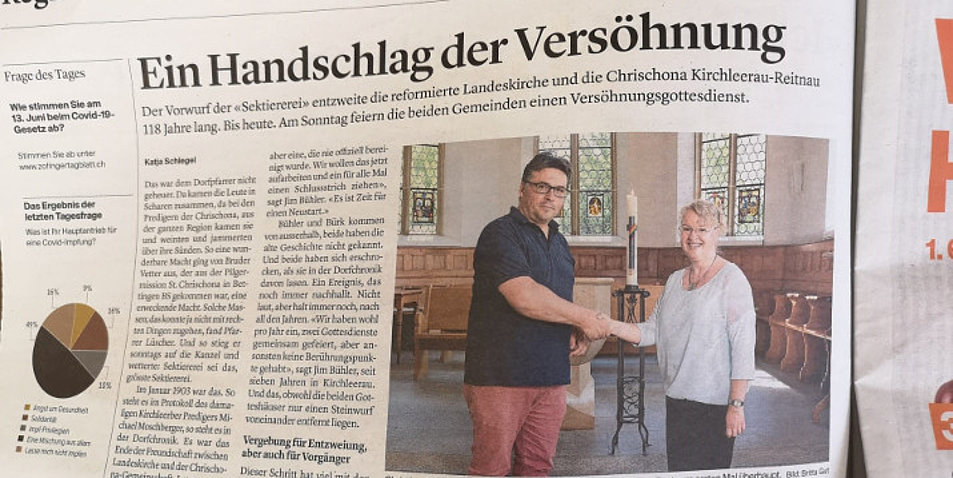 Die Aargauer Zeitung berichtet über Versöhnung zwischen Frei- und Landeskirche in Kirchleerau. Bild: Foto der Printausgabe der Aargauer Zeitung