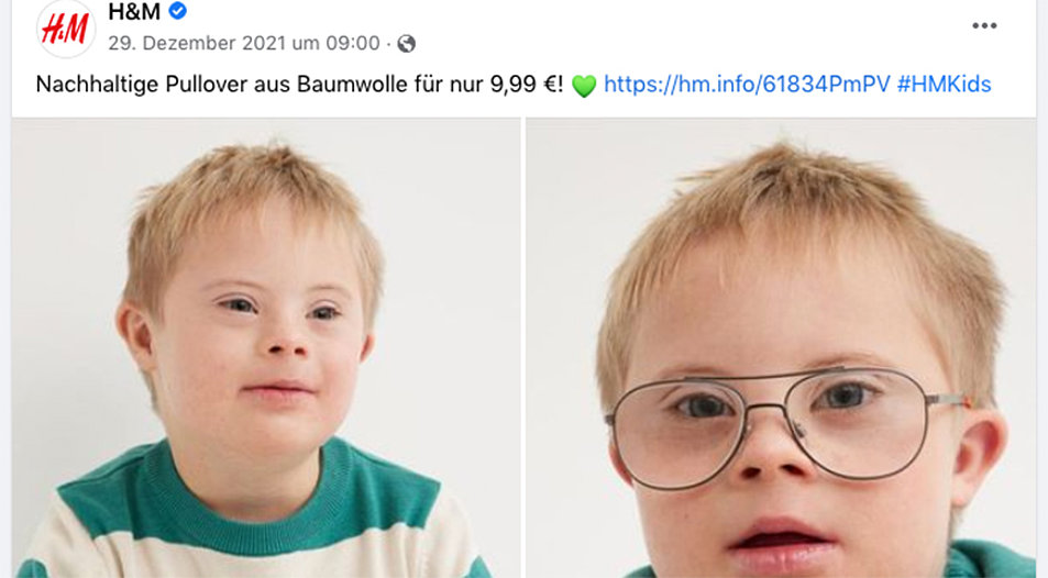 Unter anderem zeigt eine aktuelle Werbung für einen Strickpullover auf Facebook und auf der Internetseite des Unternehmens einen kleinen Jungen mit Downsyndrom. Screenshot: Facebook/H&M